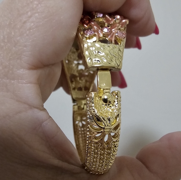 Strada Japanese Movement Fuchsia/ White Crystal Floral/ 🦋Pattern Bracelet ⌚️NWT - Picture 4 of 9